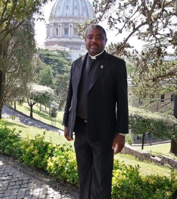 foto del padre josé brutúa